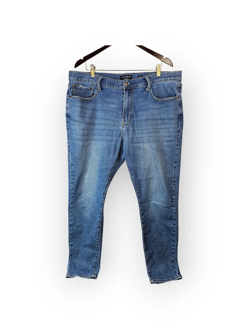 Lucky Brand 411 Athletic Taper Jeans Men's 38x32 Medium Wash Blue